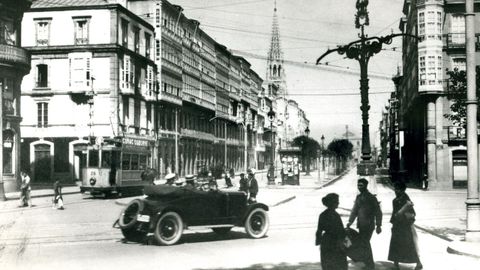 La calle Juana de Vega, en A Corua, ya con doble calzada en 1928