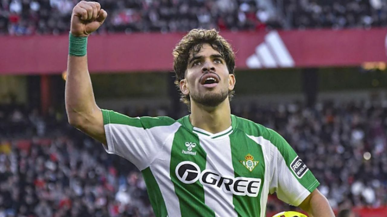Photo: lavozdegalicia.es Betis Star Ez Abde Receives Death Threats and 'Traitor' Insults After Showing Support for Ceuta