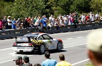 El Porsche de Sergio Vallejo, por un tramo de carretera nueva del circuito de la Subida.