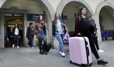 Los estudiantes que llegan a Vilagarc�a carecen de una buena combinaci�n de autobuses. 