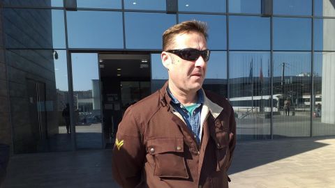Francisco Jos� Dacu�a Fern�ndez, hermano Lorena Dacu�a, la gijonesa supuestamente asesinada por su ex pareja hace dos a�os en Gij�n, a la entrada de los juzgados momentos antes del inicio del juicio en Gij�n