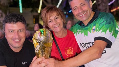 Andr�s D�az, primero por la derecha, durante la celebraci�n del Mundial logrado por Espa�a