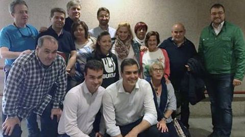 Pedro S�nchez con los militantes de San Mart�n del Rey Aurelio