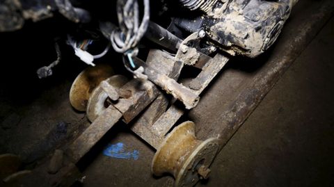 La motocicleta estaba adaptada a unos ra�les colocados en el t�nel. 