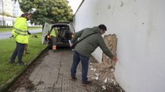 Trabajadores este viernes practicando y marcando las catas para estudiar la muralla del siglo XVIII.