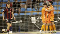 Rochina se lamenta mientras Nico, Alberto Mir�s y Pitero celebran el primer gol del capit�n contra el cuadro levantino.