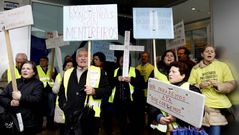 Los afectados por las preferentes vuelven a manifestarse en Carballo