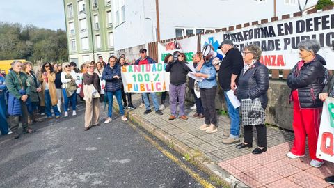 La concentraci�n tuvo lugar a las puertas del centro de salud de A Pobra