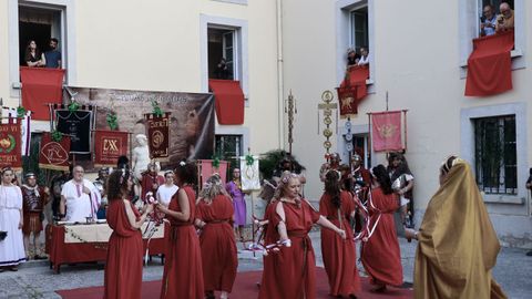 En las termas romanas, hubobendicin de tropas y estandartes 