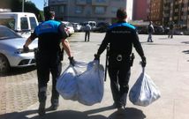 El 092 desarrolla varios operativos policiales para controlar las ventas ilegales en la Sardi�eira. 
