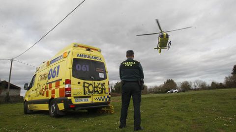 Los médicos se desplazaron en helicóptero al lugar del suceso