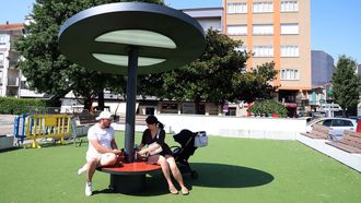 Punto de carga de mviles en la Plaza Galicia de Boiro