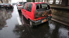 Diez veh�culos da�ados de madrugada en Bouzas al arder cinco contenedores