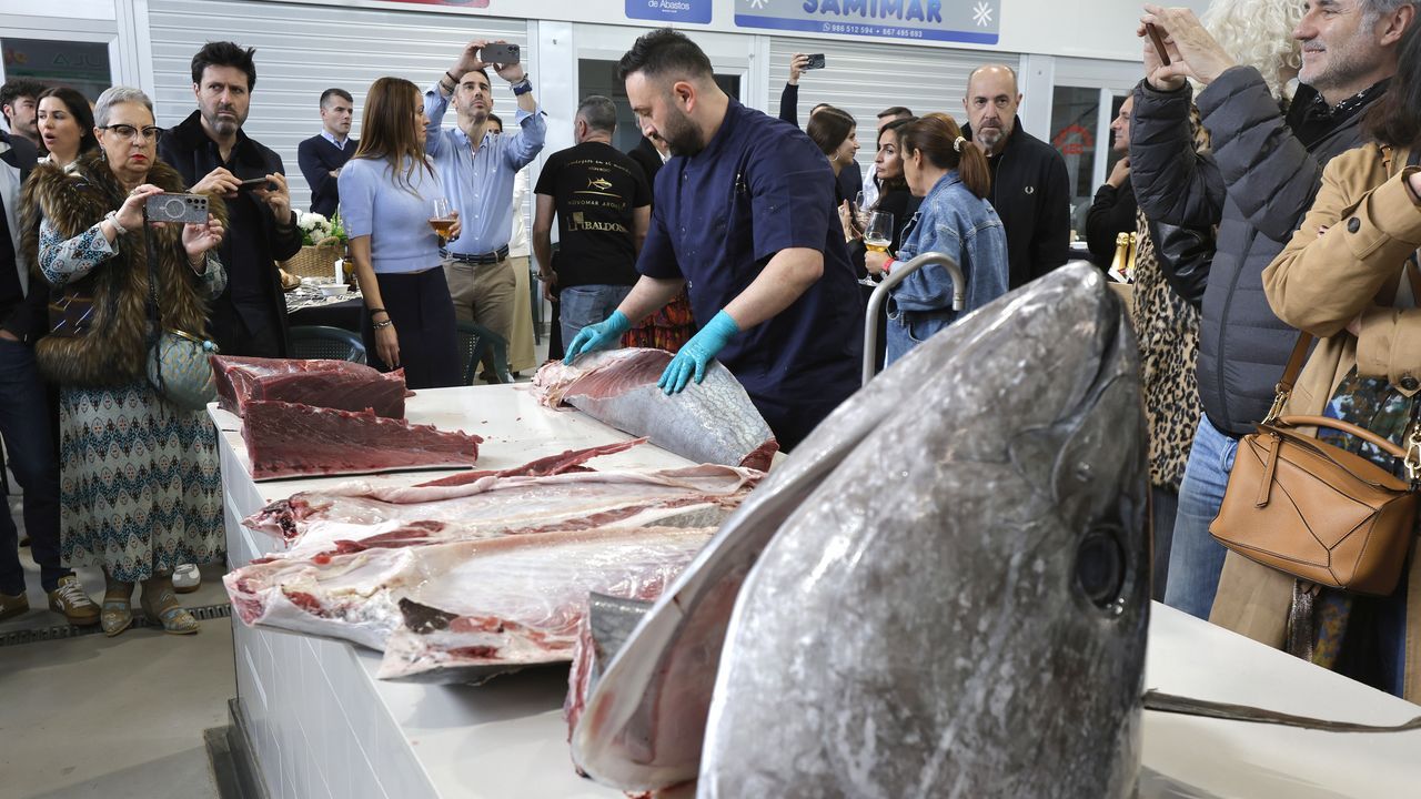 El ronqueo y un menú basado en el atún rojo de almadraba seducen el paladar arousano