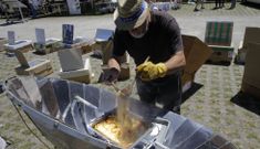 Numerosos cocineros prepararon un completo men� que incluy� varios platos y postres. 