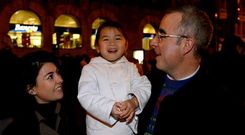 Rosario Porto y Alfonso Basterra, con Asunta en Santiago, poco tiempo despu�s de haber adoptado a la peque�a.