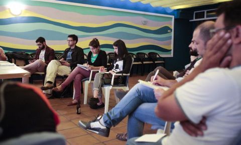La asamblea de APAC, con veinticinco asistentes, se celebr� en la noche del pasado viernes. 