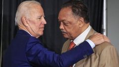 Jesse Jackson junto al expresidente Joe Biden.