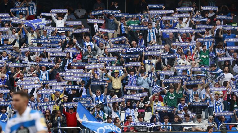 Imagen de la afici�n del Deportivo antes del arranque del duelo con el Legan�s en Abanca Riazor