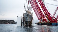 As� se reflota la fragata noruega Helge Ingstad