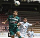 El Compos se transform� tras el descanso y al final el Coruxo se llev� un punto en el derbi. 