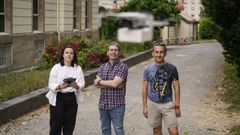 Gema Acea, alumna de Ingeniera Aeroespacial, junto a sus tutores del trabajo final, Humberto Michinel (tambin director de la Escuela de Aeronutica) y Jos Ramn Salgueiro, con un dron en el campus