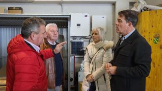 El secretario xeral del PSdeG, José Ramón Gómez Besteiro (a la derecha), junto a la diputada autonómica Patricia Iglesias, el alcalde de Xermade, Roberto García, y el teniente de alcalde, José Prieto.