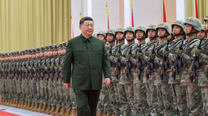 Xi Jinping pasa revista a las tropas estacionadas en la regi�n administrativa especial de Macao.