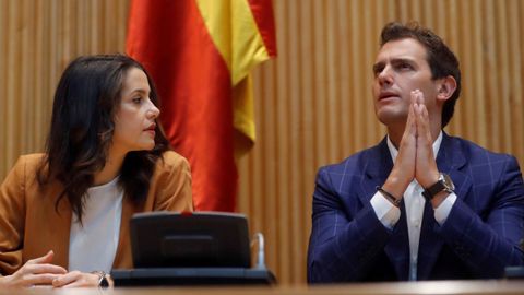 Albert Rivera afe� a S�nchez que haga consultas con otros l�deres pol�ticos, ya que �no es el rey ni el jefe de Estado, dijo