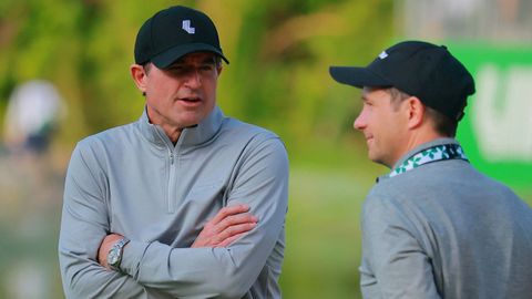 A la izquierda, el consejero delegado del LIV Golf, Scott O'Neil, durante el torneo de M�xico del circuito.