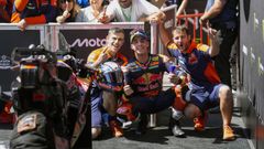 Pedro Acosta celebra la pole tras los entrenamientos del Gran Premio de Catalu�a