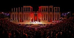 Festivales como el de M�rida re�nen en sus representaciones al aire libre a miles de espectadores.