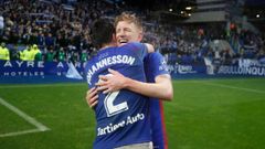 Johannesson Mossa Real Oviedo Sporting derbi Carlos Tartiere.Diegui abraza a Mossa a la finalizacion del derbi