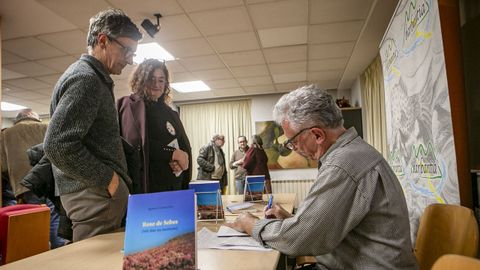 Presentaci�n do libro de Ignacio Castro, �Roxe de Sebes�, no acto mensual de Barbantia