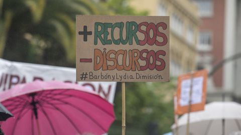 Un cartel de protesta durante una manifestacin organizada por los sindicatos de enseanza, a 1 de junio de 2025, en Oviedo, Asturias