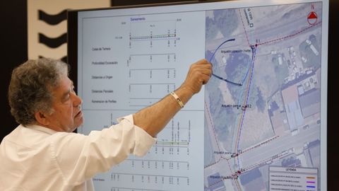 El alcalde de Pontevedra, Miguel Anxo Fern�ndez Lores, dio a conocer este lunes el proyecto para solucionar las inundaciones en la R�a do Santo