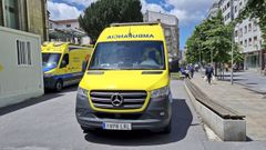 Ambulancias delante del Hospital Provincial, en Pontevedra