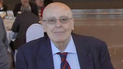 Julio Puente en el acto de la Asociaci�n de la Prensa, donde recibi� el t�tulo de honor