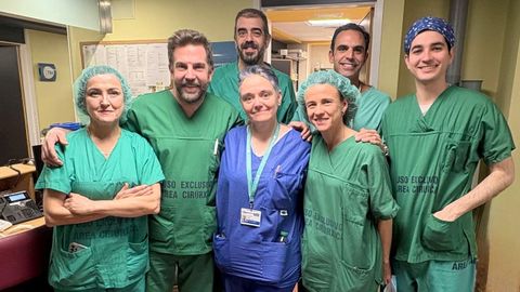 Equipo quir�rgico y t�cnico que realiz� en el Hospital Montecelo, en Pontevedra, tres operaciones de alta complejidad en pacientes con incontinencia urinaria refractaria