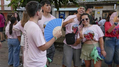 Las pandillas lucieron las camisetas que disearon para esta edicin de la Festa do Pulpo