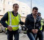 Los dumbrieses Manuel Constantino Cives Tom�, de 34 a�os, y Sergio Caama�o Arias, de 29, ayer a su llegada al juzgado.