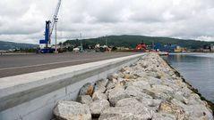 Solo el remolcador Don Inda estaba ayer amarrado en el muelle