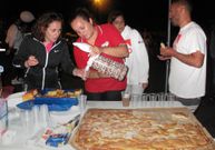 La jornada no pudo acabar mejor, con bizcocho, empanada y chocolate caliente a medianoche para templar el cuerpo.