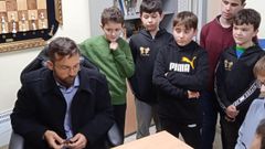 Iv�n Salgado se dirige a j�venes ajedrecistas ourensanos 