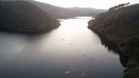 1. FRAGAS DO EUME. Es uno de los lugares estrella, tanto su embalse (Fragas do Eume Kaiak) como el estuario (Cabanas KDMI)