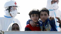 Las im�genes del desembarco de centenares de inmigrantes en Sicilia