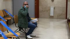 Jos� Antonio Lodeiros, durante el juicio en el que se le acusa de haberse apropiado de casi 46.000 euros de una comunidad de vecinos de Belv�s que administraba