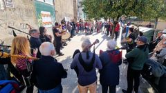 El barrio de Teis celebra el d�a de Rosal�a con poemas y reivindicando su biblioteca