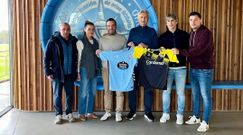 Miembros de Celta y Rpido, en la Cidade Deportiva Afouteza del Celta, tras formalizar el acuerdo.