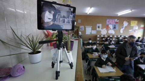 Clase presencial en A Coru�a a la que asiste un alumno a distancia.